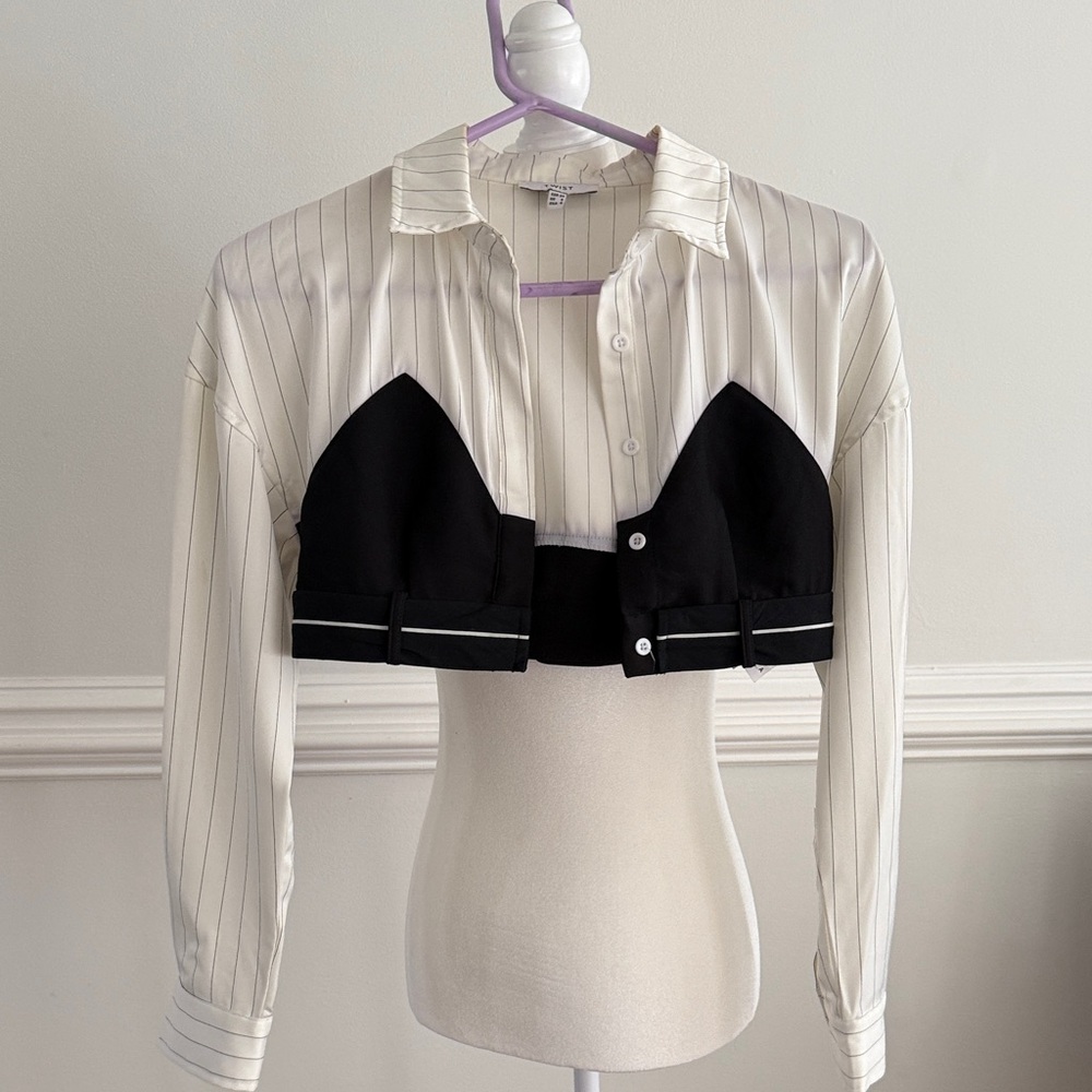 Stylish Black and White Women's Top brand TWIST European
